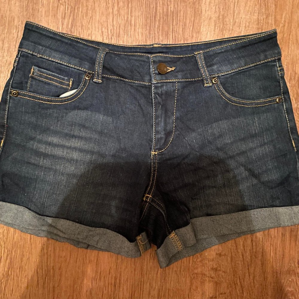 New York & Company stretch shorts